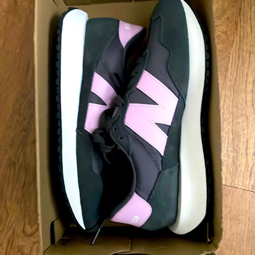 New Balance 237 size 9.5 women’s